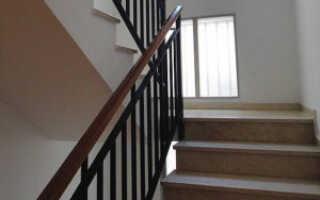 Окна на лестнице в частном доме