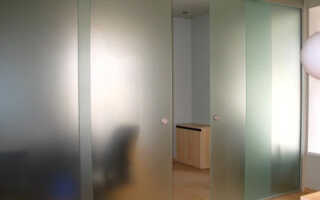 Раздвижные межкомнатные стеклянные двери — изюминка в интерьере