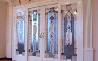 Особенности и разновидности витражных дверей в интерьере, выбор подходящего