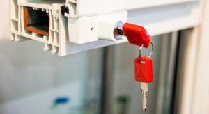 Детский замок на окна накладной — новинка