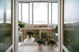 Французское остекление станет изящным и современным решением