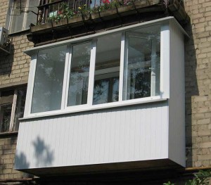 Застеклить балкон в хрущевке