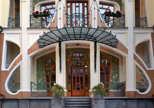 Двери, входная группа в целом