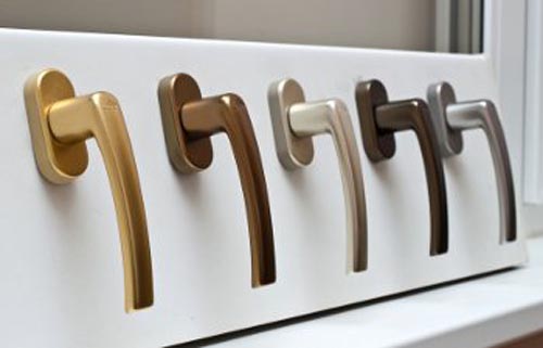 Дверные ручки для пластиковых дверей 