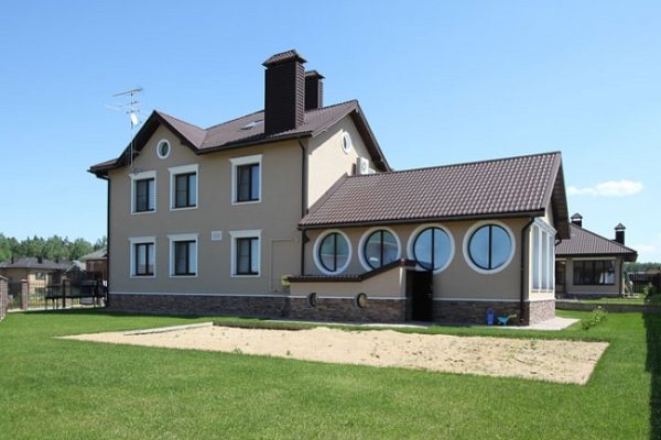 круглые окна в интерьере частного дома