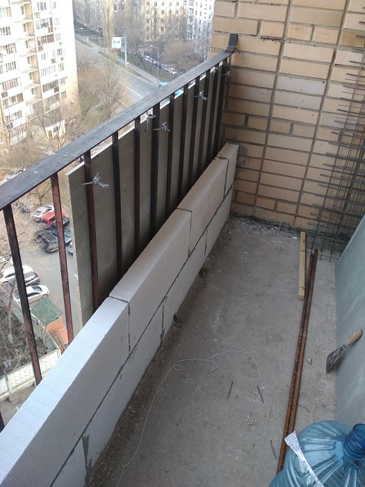 рама на металлический парапет 