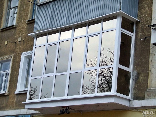 французское остекление балкона снаружи