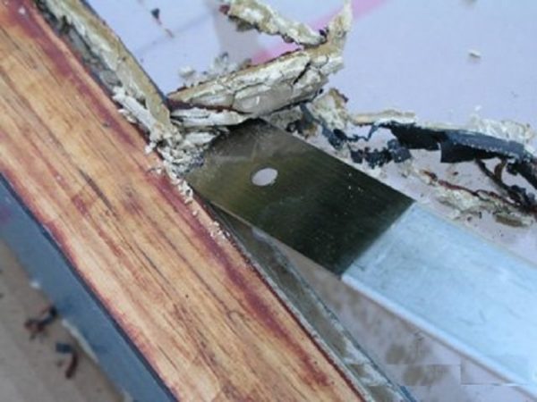 удаление замазки со старого окна